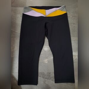 Lululemon Wunder Under Reversible Crop Leggings Pant. 20". Black. Geometric. 12.